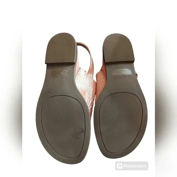 Vionic Ella Toe Loop Sandal in blooming Dahlia leather - Picture 9 of 10